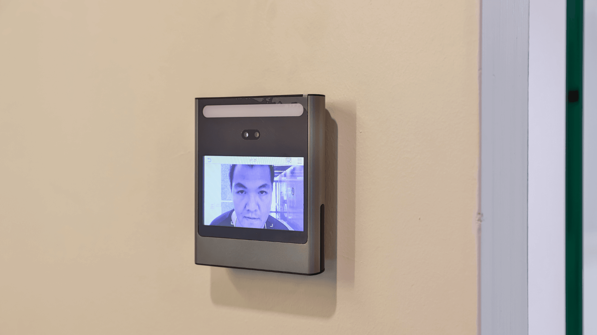 kiem-soat-ra-vao-nhan-dien-khuon-mat-3